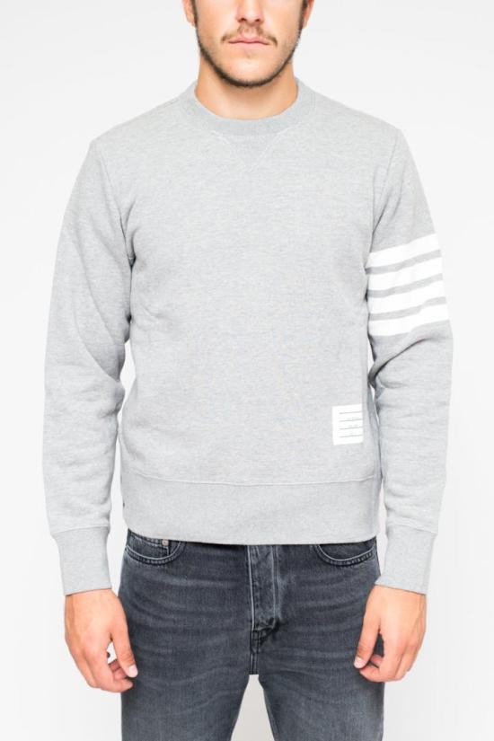 26SS 톰브라운 로고 패치 엔지니어드 4바 스웨트셔츠 MJT021H 00535 068 - THOM BROWNE
