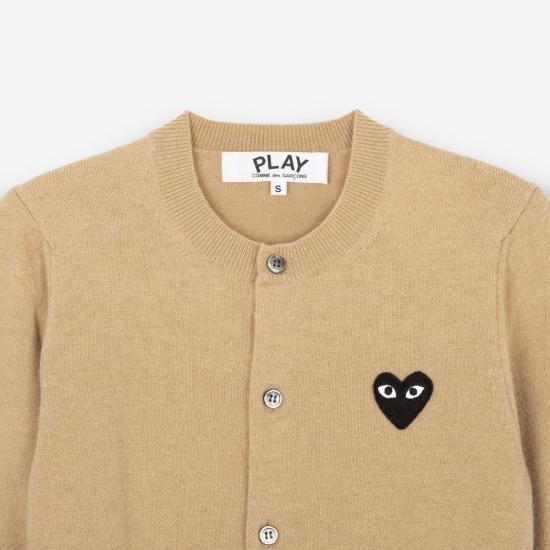 26SS 꼼데가르송 블랙 하트 니트 가디건 AXN0230513 BEIGE DOM - COMME DES GARCONS