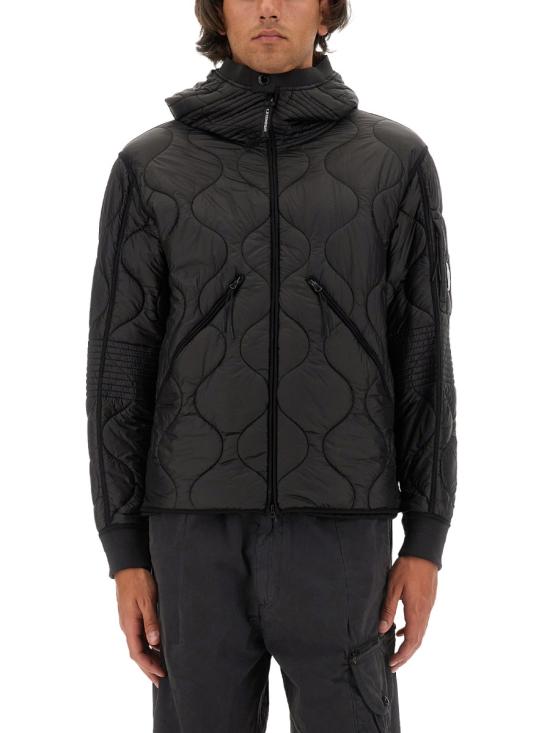  씨피 컴퍼니 숏패딩 17CMOW009A110158A999 BLACK DOM