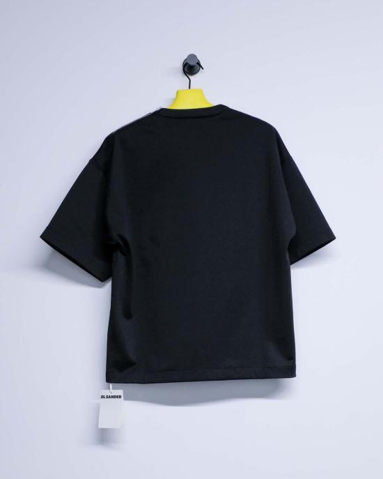  질샌더 반팔 티셔츠 질 샌더 테크니컬 샤이니 코튼 저지 집넥 티셔츠 블랙 - JIL SANDER