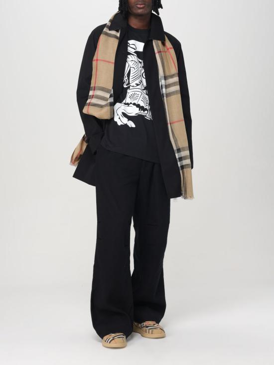 25FW 버버리 EKD 로고 프린트 코튼 숏슬리브 티셔츠 8095058 Black - BURBERRY