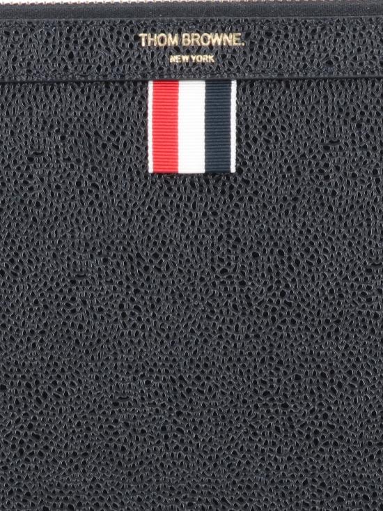 25SS 톰브라운 페블 그레인 미디엄 클러치 MAC021L 00198 Black - THOM BROWNE