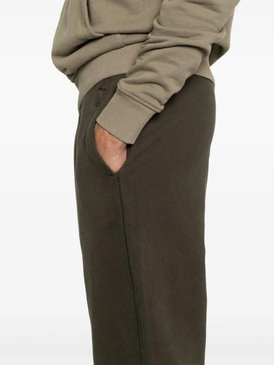  아미 트레이닝/조거 팬츠 UTR240JE0091 olive brown - AMI