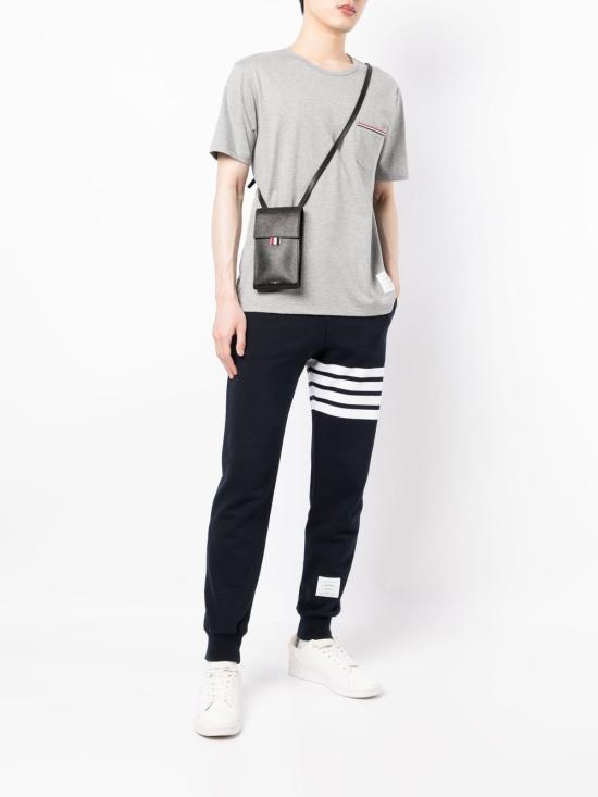  톰브라운 스트랩 휴대폰 홀더 핸드폰 액세사리 MAC113A00198 black - THOM BROWNE