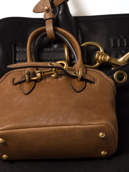  미우미우 키링 5NR037EFX brown - MIU MIU