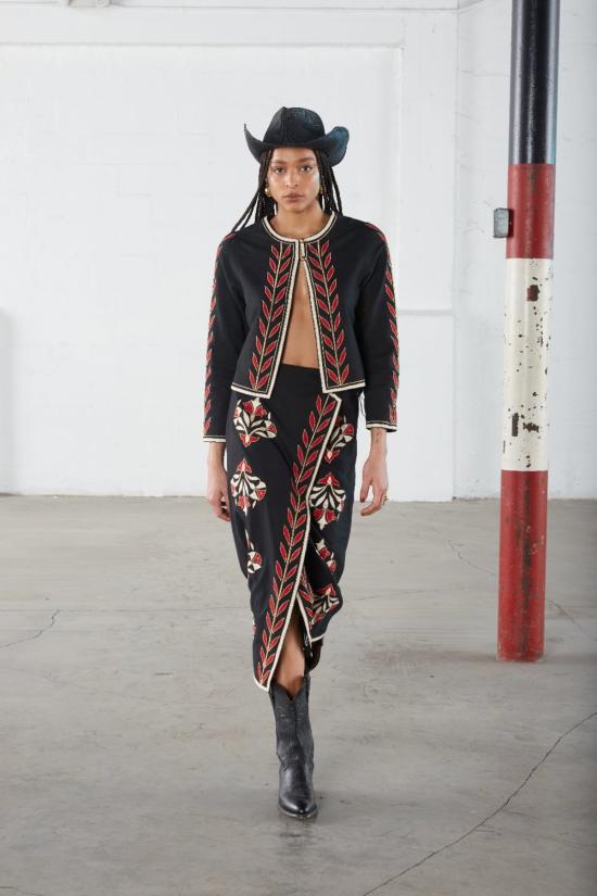  캐롤리나 케이 미디 스커트 캐롤라이나 케이 로렌 스커트 블랙