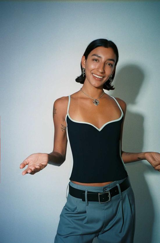  패리스 조지아 민소매 티셔츠 파리 조지아 하트 싱글렛 블랙 - PARIS GEORGIA