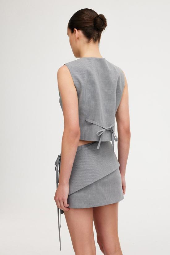  시그니피컨트 아더 숏 스커트 Significant Other Leighton 스커트 차콜 핀스트라이프 - SIGNIFICANT OTHER