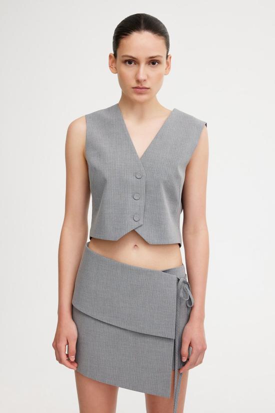  시그니피컨트 아더 숏 스커트 Significant Other Leighton 스커트 차콜 핀스트라이프