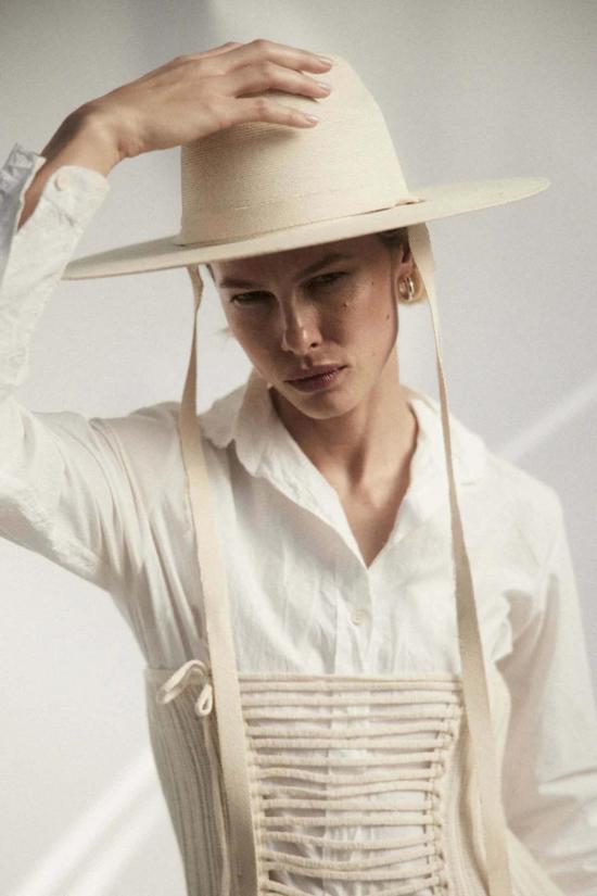  자네사레온 버킷햇 Janessa Leone Palmer  화이트