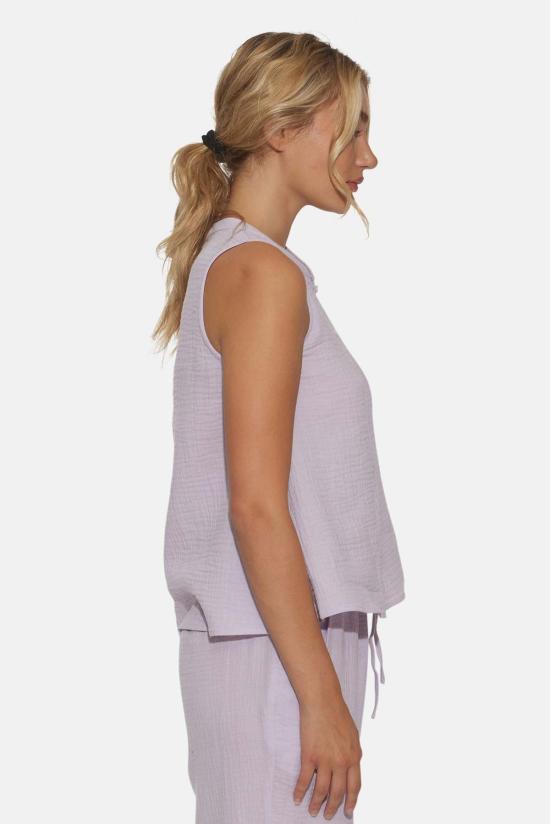  더 타일 클럽 민소매 티셔츠 타일 클럽 데본 거즈 슬리브리스 탑 라벤더 - THE TILE CLUB