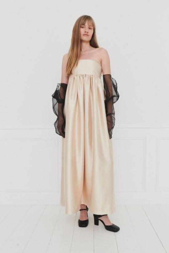  더 가먼트 롱 원피스 가먼트 릴리 가운 아이보리