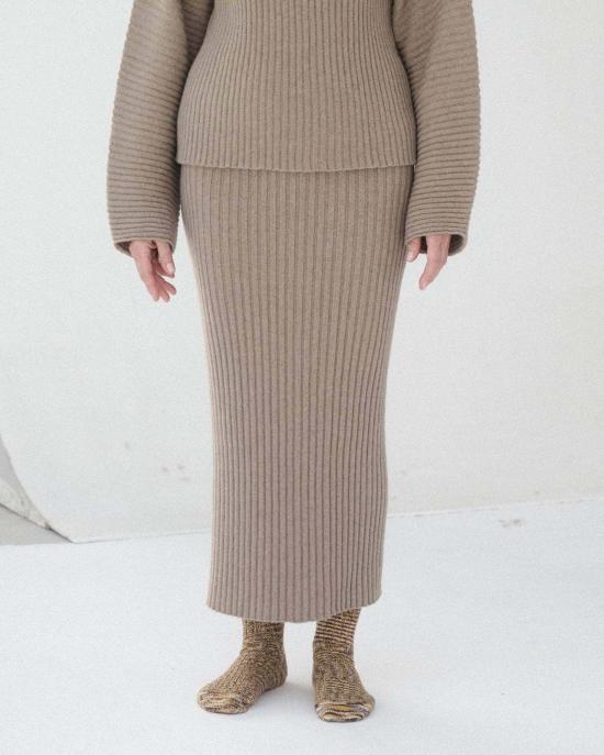  베이스레인지 미디 스커트 베이스렌지 카이 스커트 - BASERANGE