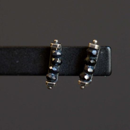  에리카 베일리 이어링 스피넬 스터드