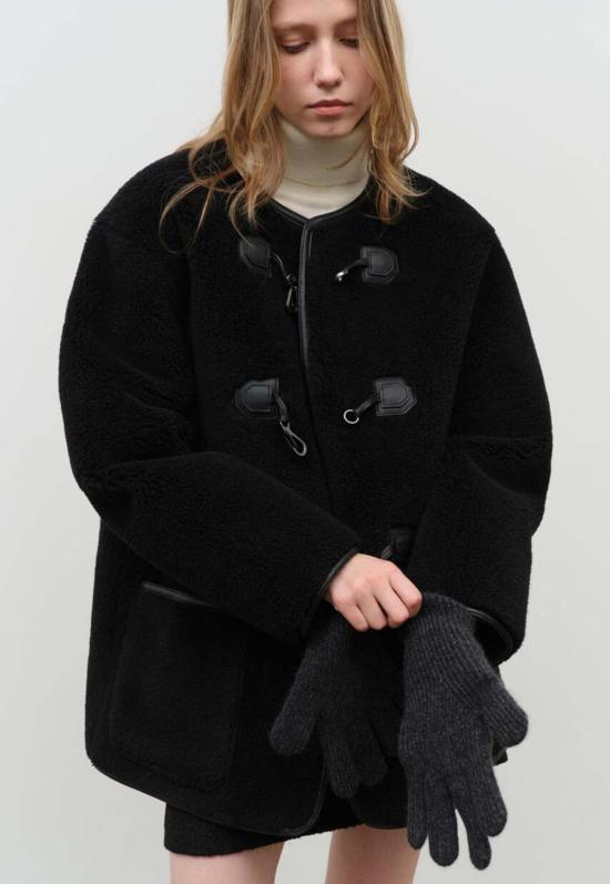  던스트 코트 Dunst 칼라리스 버클 비건 셰어링 재킷 블랙 - DUNST