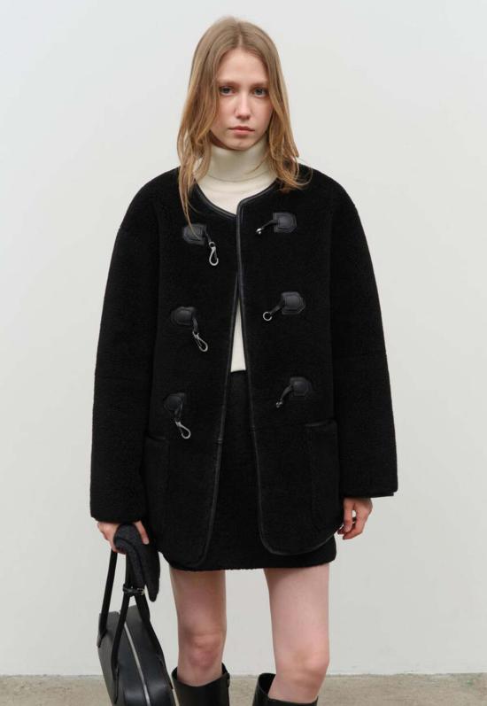  던스트 코트 Dunst 칼라리스 버클 비건 셰어링 재킷 블랙 - DUNST