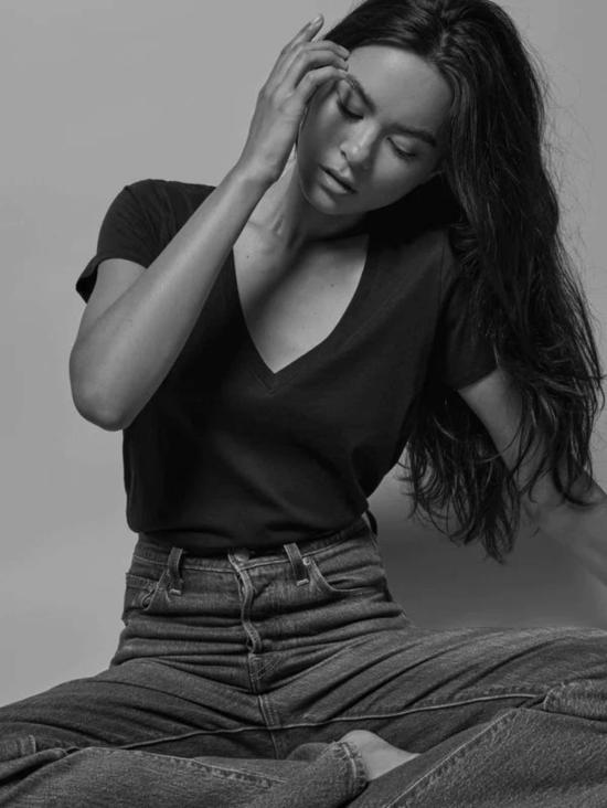  네이션 리미티드 반팔 티셔츠 Nation Ltd 블레어 V넥 티셔츠 - NATION LTD