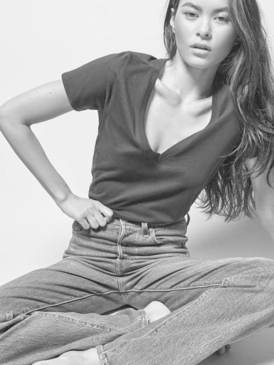  네이션 리미티드 반팔 티셔츠 Nation Ltd 블레어 V넥 티셔츠 - NATION LTD