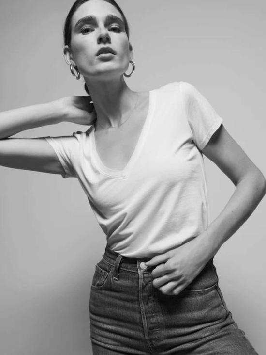  네이션 리미티드 반팔 티셔츠 Nation Ltd 블레어 V넥 티셔츠