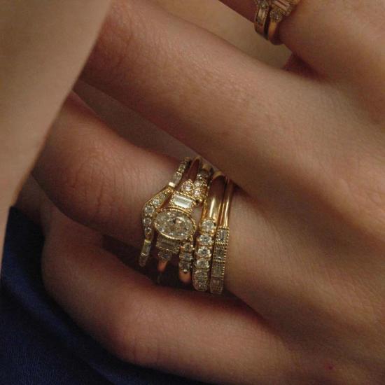  제니 권 디자인스 반지 제니 권 디자인 츄비 하프 라운드 세미 파베 밴드 14K 로즈/14K 옐로우/14K 화이트 - JENNIE KWON DESIGNS