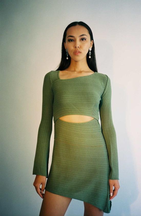  이오네스 숏 원피스 Ioannes 슬래시 니트 드레스 카키 - IOANNES