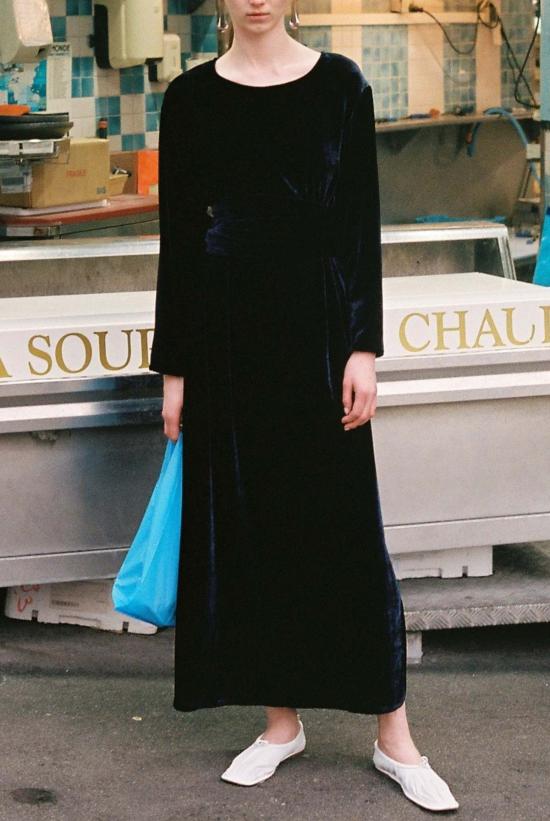  다두라 롱 원피스 다투라 실크 벨벳 아바 드레스 미드나잇 블루 - DATURA