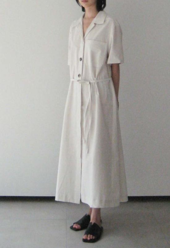  더 엔케이씨 스토어 롱 원피스 Nkc 스토어 토비 버튼 다운 드레스 스톤 - The NKC Store