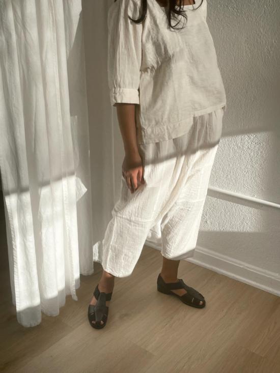  아뜰리에 델핀 크롭 팬츠 Atelier Delphine Kiko 크링클드 코튼 팬츠 키나리 크림