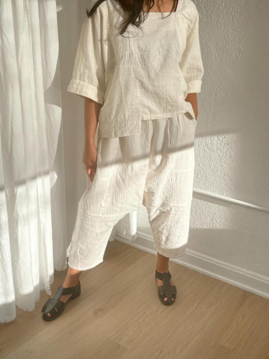  아뜰리에 델핀 크롭 팬츠 Atelier Delphine Kiko 크링클드 코튼 팬츠 키나리 크림 - ATELIER DELPHINE