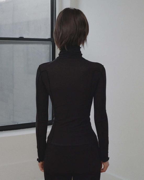  베이스레인지 터틀넥 Baserange Omato  블랙 - BASERANGE