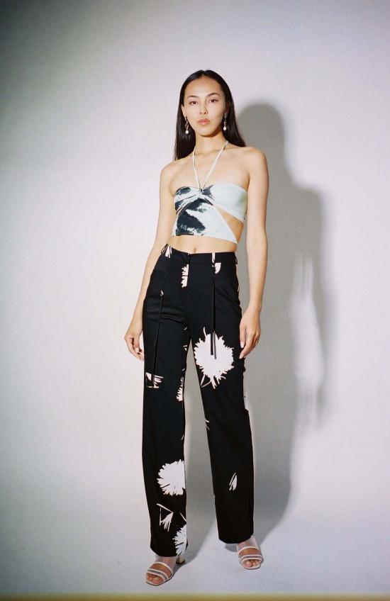  이오네스 민소매 티셔츠 이오안네스 버터플라이 탑 그린/블랙