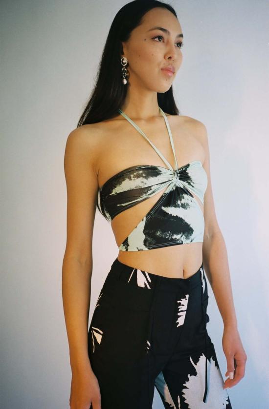  이오네스 민소매 티셔츠 이오안네스 버터플라이 탑 그린/블랙 - IOANNES