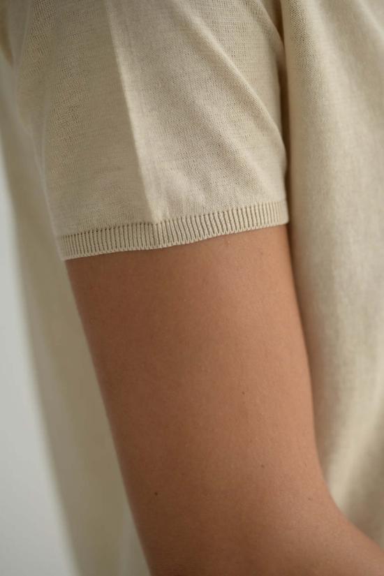  아푼토비 반팔 티셔츠 A Punto B 니트 반팔 상의 내추럴 - A PUNTO B