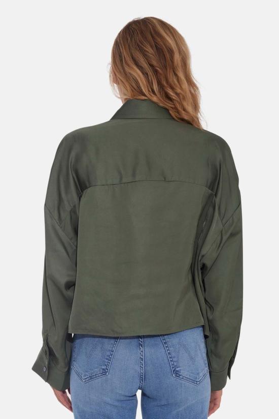  더 타일 클럽 셔츠 타일 클럽 로라 크롭 새틴 셔츠 다크 그린 - THE TILE CLUB