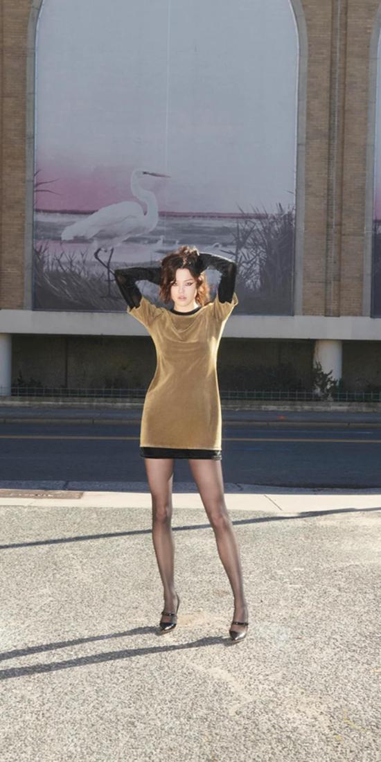  프리스카베라 숏 원피스 벨벳 메시 레이어드 티셔츠 드레스 옵시디언/올리브 오일 - PRISCAVERA