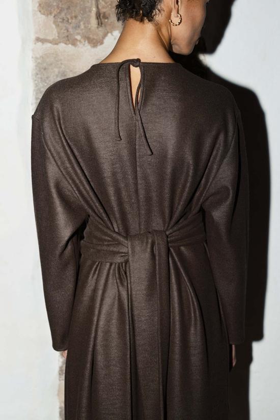  다두라 롱 원피스 다투라 보일드 울 아바 드레스 모카 - DATURA