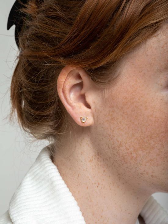  Linn 이어링 Good Change Triangle Moon Studs 14k 옐로우 골드