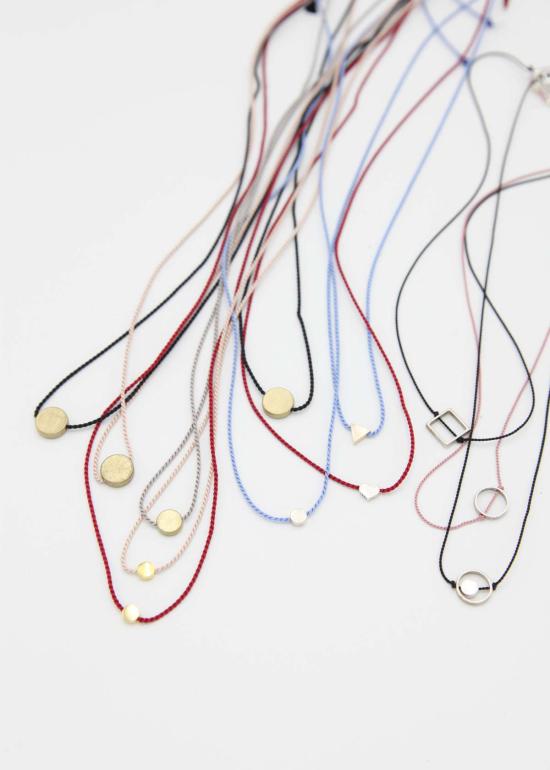  킷 데미르델렌 목걸이/팬던트 Kit Demirdelen 기하학적 구슬 실크 코드 목걸이 - KIT DEMIRDELEN