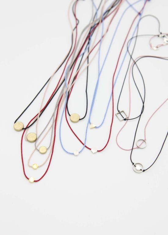  킷 데미르델렌 목걸이/팬던트 Kit Demirdelen 기하학적 구슬 실크 코드 목걸이 - KIT DEMIRDELEN