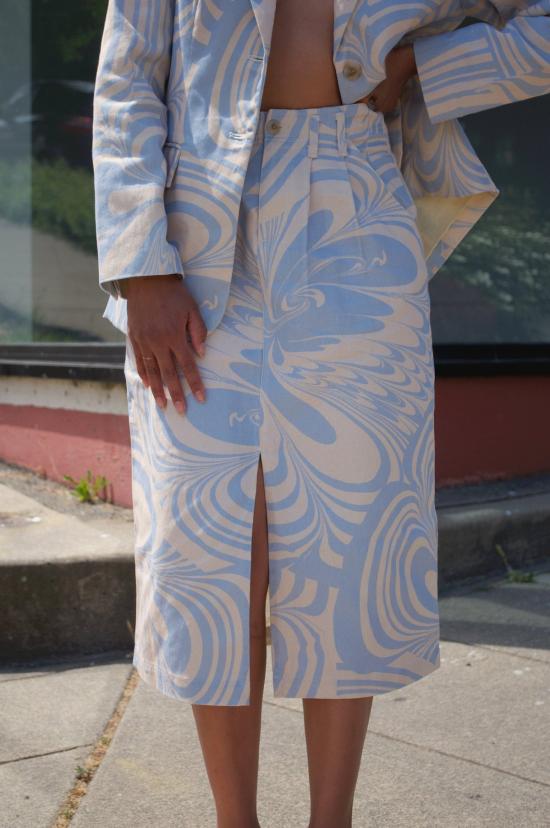  언타이틀드 인 모션 미디 스커트 제목 없음 모션 칸드란 스커트 누바 스카이 - UNTITLED IN MOTION