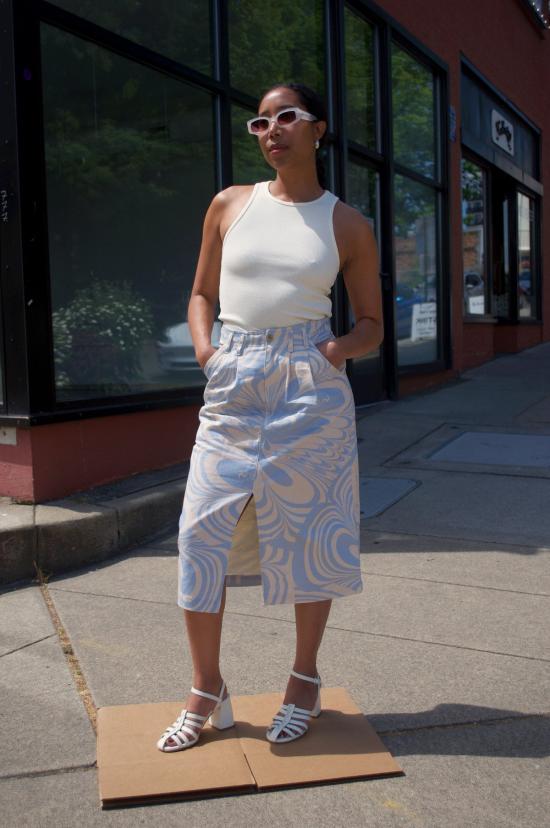  언타이틀드 인 모션 미디 스커트 제목 없음 모션 칸드란 스커트 누바 스카이 - UNTITLED IN MOTION