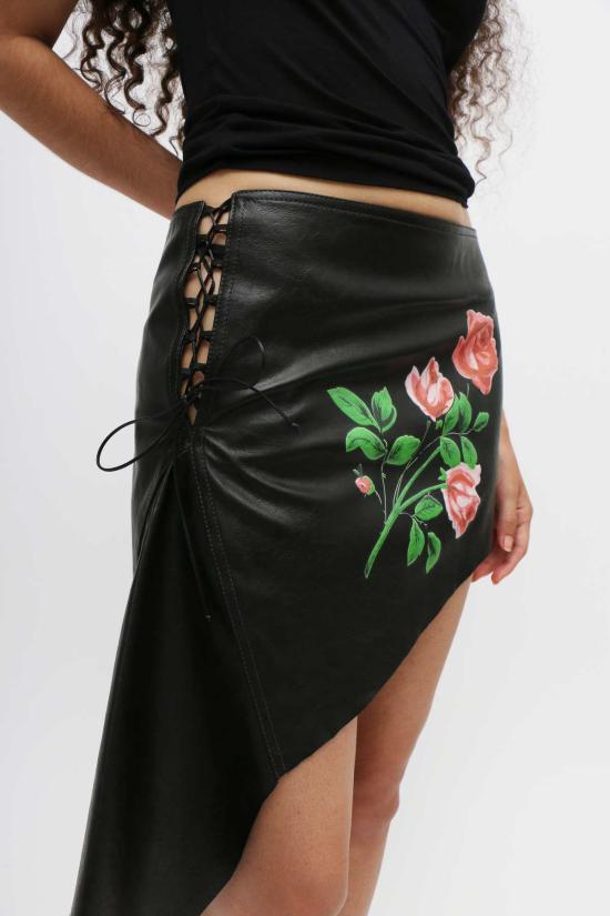  유한왕 숏 스커트 유한 왕 로즈 가죽 스커트 블랙 - YUHAN WANG