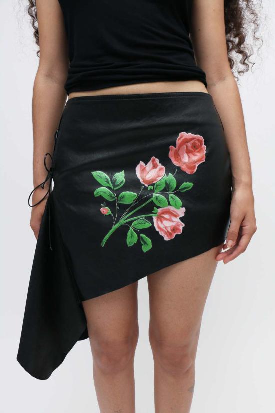  유한왕 숏 스커트 유한 왕 로즈 가죽 스커트 블랙 - YUHAN WANG