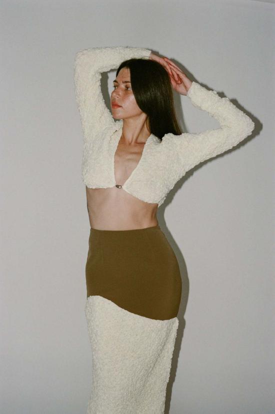  패리스 조지아 민소매 티셔츠 파리 조지아 팝콘 크롭탑 버터 - PARIS GEORGIA