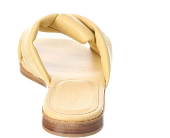  살바토레 페라가모 뮬/슬리퍼 여성용 알라이 가죽 크리스 크로스 플랫 샌들 버터 옐로우 - SALVATORE FERRAGAMO