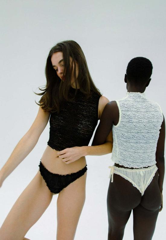  파이드 미 나우 민소매 티셔츠 Find Me Now 크레이프 메시 티 화이트 - FIND ME NOW