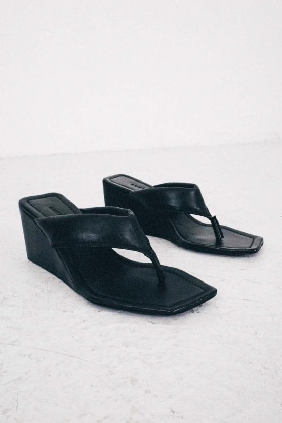  Dubié 뮬/슬리퍼 듀비에 보더 플립플랍 슬리퍼 블랙