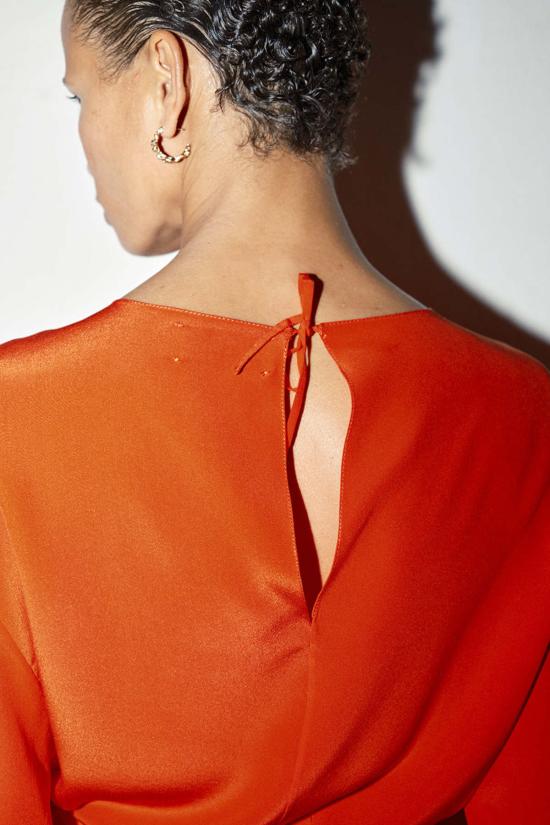  다두라 블라우스 다투라 실크 엔센스 탑 플레임 - DATURA