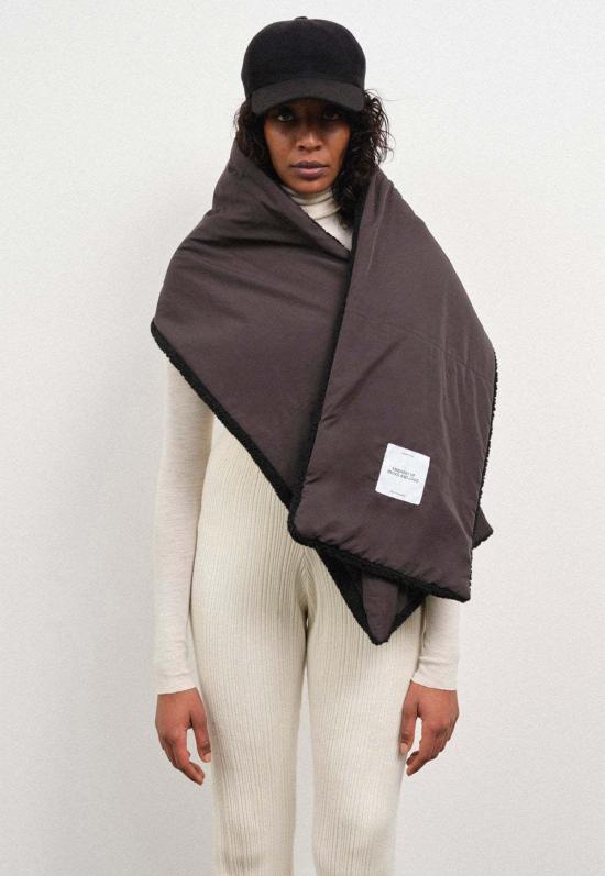  엠버시 오브 브릭스 앤 로그스 머플러/스카프 Embassy Of Bricks & Logs Bayonne Sherpa Scarf Black - EMBASSY OF BRICKS & LOGS