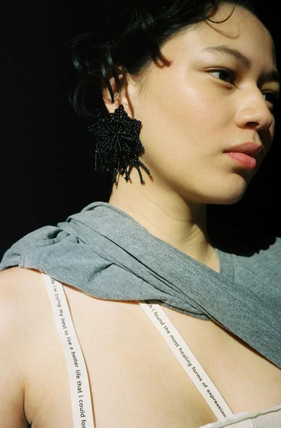  모즈데 마틴 이어링 비즈 플라워  블랙